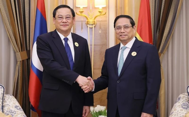 Thủ tướng Phạm Minh Chính gặp Thủ tướng Lào Sonexay Siphandone, tháng 10/2023 - Ảnh: TTXVN