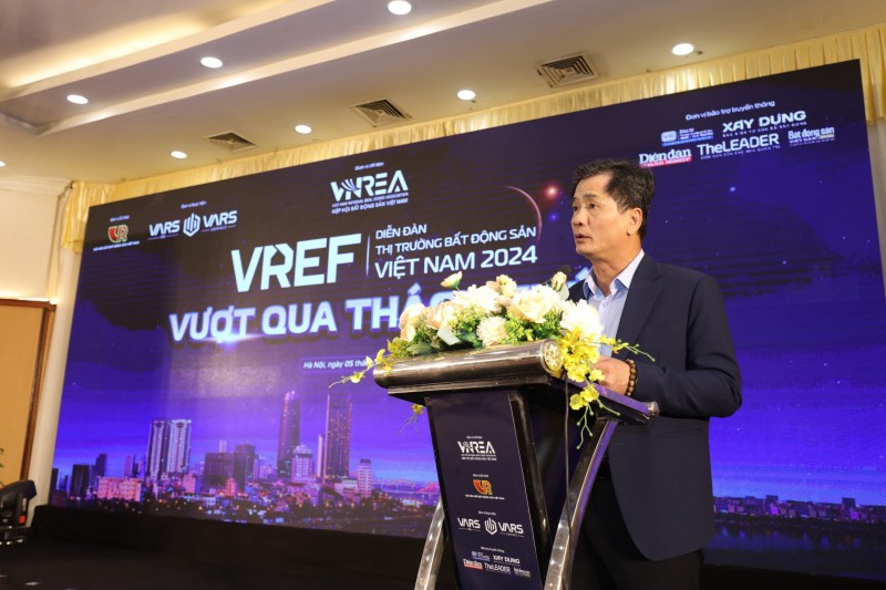 Chủ tịch Hội Môi giới Bất động sản Việt Nam (VARS) đánh giá, năm 2024 khả năng cao sẽ là năm cuối cùng “vượt chướng ngại vật” của thị trường bất động sản