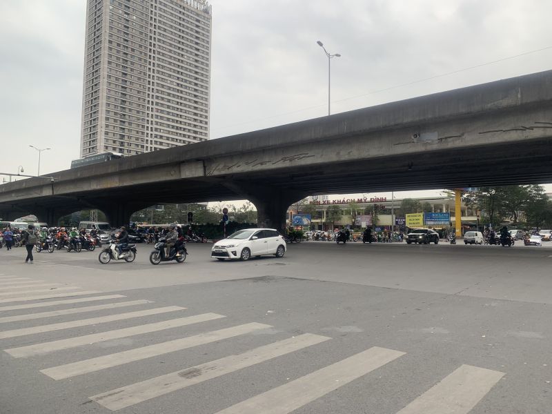 Thí điểm điều chỉnh giao thông tuyến đường Tôn Thất Thuyết, quận Cầu Giấy