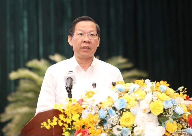 Chủ tịch UBND TP HCM Phan Văn Mãi giao quyền cho các phó chủ tịch xử phạt vi phạm hành chính; Ảnh: Nguyễn Phan