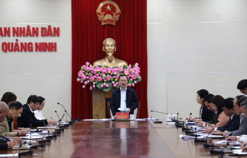 Đồng chí Cao Tường Huy, Phó Bí thư Tỉnh ủy, Chủ tịch UBND tỉnh, chỉ đạo các nội dung phát triển sản phẩm du lịch mới.