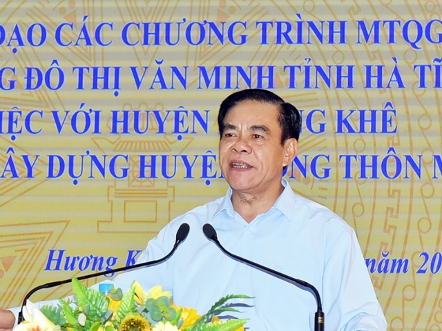 Chủ tịch UBND tỉnh Hà Tĩnh Võ Trọng Hải phát biểu, chỉ đạo tại buổi làm việc với UBND huyện Hương Khê về xây dựng nông thôn mới.