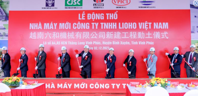 Chủ tịch UBND tỉnh Lê Duy Thành cùng các đại biểu thực hiện nghi thức động thổ dự án Công nghiệp cơ khí Lioho Machine Works Việt Nam
