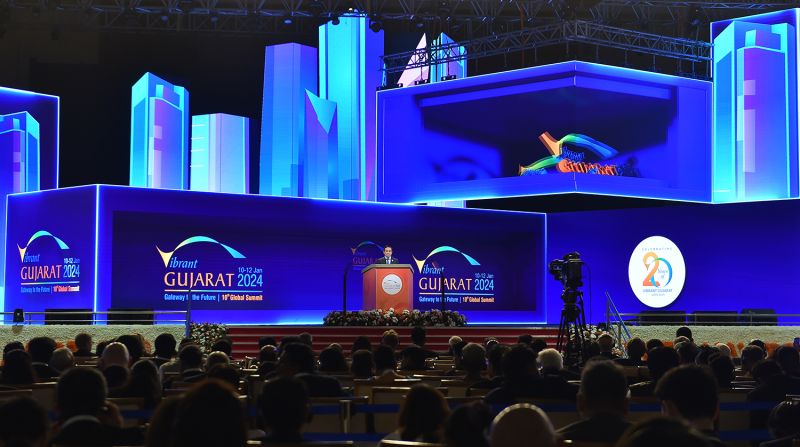 Hội nghị Thượng đỉnh Gujarat toàn cầu đầy sức sống là sáng kiến của Thủ tướng Ấn Độ Narendra Modi, được tổ chức định kỳ 2 năm 1 lần từ năm 2003, khi ông còn giữ chức Thủ hiến bang Gujarat - Ảnh: VGP/Hải Minh