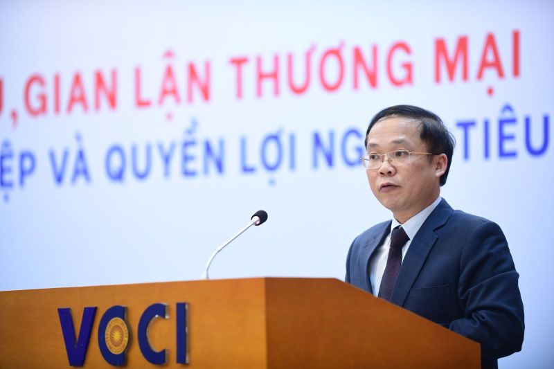 Ông Bùi Trung Nghĩa, Phó Chủ tịch Liên đoàn Thương mại và Công nghiệp Việt Nam (VCCI) phát biểu tại diễn đàn.