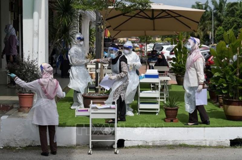 WHO cảnh báo về tình trạng lây lan của dịch COVID-19