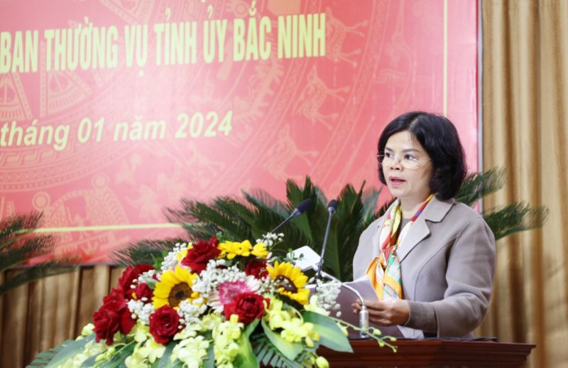 Chủ tịch UBND tỉnh Bắc Ninh Nguyễn Hương Giang phát biểu tại hội nghị