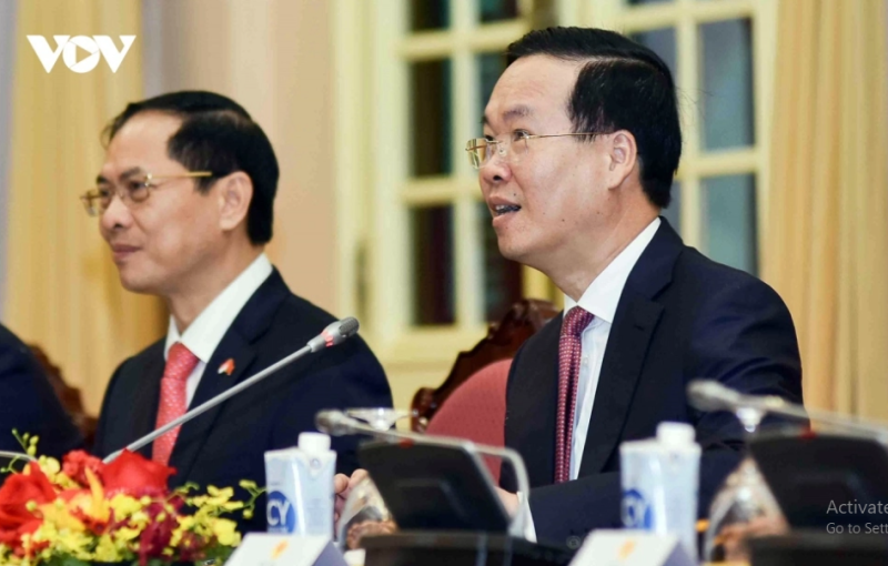 Chủ tịch nước Võ Văn Thưởng nhiệt liệt chào mừng Tổng thống Joko Widodo thăm cấp Nhà nước tới Việt Nam. Ảnh: Trọng Phú