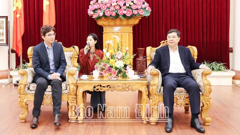 Tập đoàn Crystal đề xuất đầu tư sản xuất sợi, vải, may mặc tại Nam Định