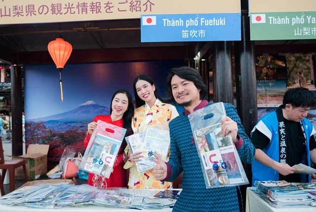 Đạo diễn Hoàng Nhật Nam và bà “trùm hoa hậu” Phạm Kim Dung với vai trò là Đại sứ du lịch của Tỉnh Yamanashi, Nhật Bản và Hoa hậu Thanh Thuỷ, Á hậu Phương Anh cùng đoàn truyền hình để giao lưu văn hoá, giới thiệu du lịch đến với Hội An nói riêng.