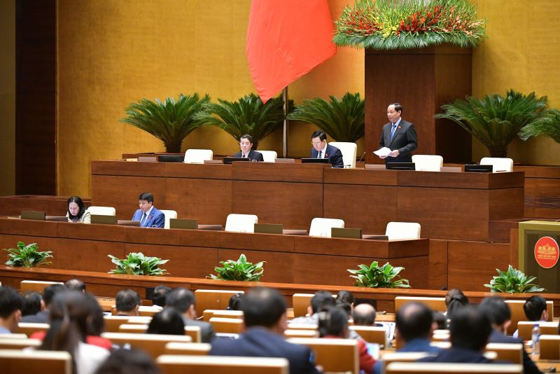 Phó Chủ tịch Quốc hội Trần Quang Phương điều hành nội dung 01 phiên họp chiều ngày 16/01. Ảnh quochoi.vn.