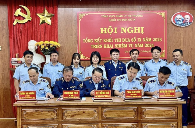 Lễ k&yacute; kết giao ước thi đua năm 2024. Ảnh: B.N .