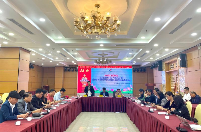 Ông Đỗ Ngọc Hà, Phó Chủ tịch Hội Nhà báo tỉnh Quảng Ninh phát động các cuộc thi.