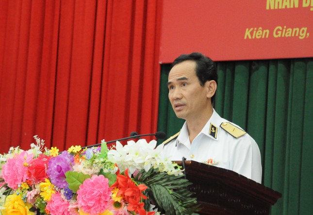 Chuẩn đô đốc Nguyễn Hữu Thoan – Bí thư Đảng uỷ, Chính uỷ Bộ Tư lệnh vùng 5 Hải quân phát biểu cảm ơn đoàn công tác của các tỉnh, thành và Agribank