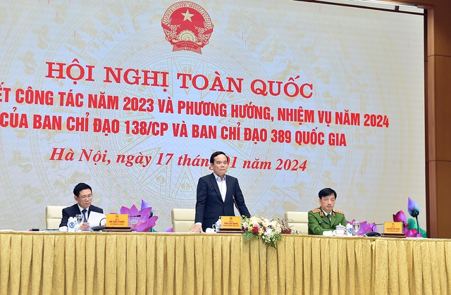 Phó Thủ tướng chỉ đạo các bộ, ngành, địa phương, lực lượng chức năng đẩy mạnh ứng dụng công nghệ thông tin, chuyển đổi số - Ảnh: VGP/Hải Minh