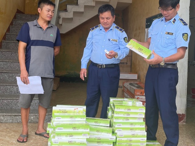 UBND tỉnh Quảng Bình vừa có quyết định xử phạt vi phạm hành chính số tiền 88 triệu đồng, tịch thu tang vật vi phạm và phương tiện vận tải được sử dụng để vận chuyển hàng cấm.