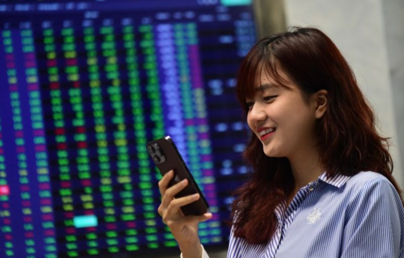 Giao dịch chứng khoán sáng 17/1: “Thép nguội”, thị trường gọi tên cổ chứng khoán