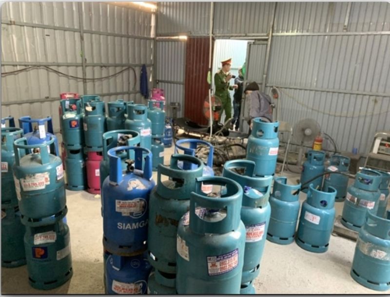 Hải Phòng: Đột kích giữa đêm cơ sở sang chiết gas trái phép tại quận Lê Chân