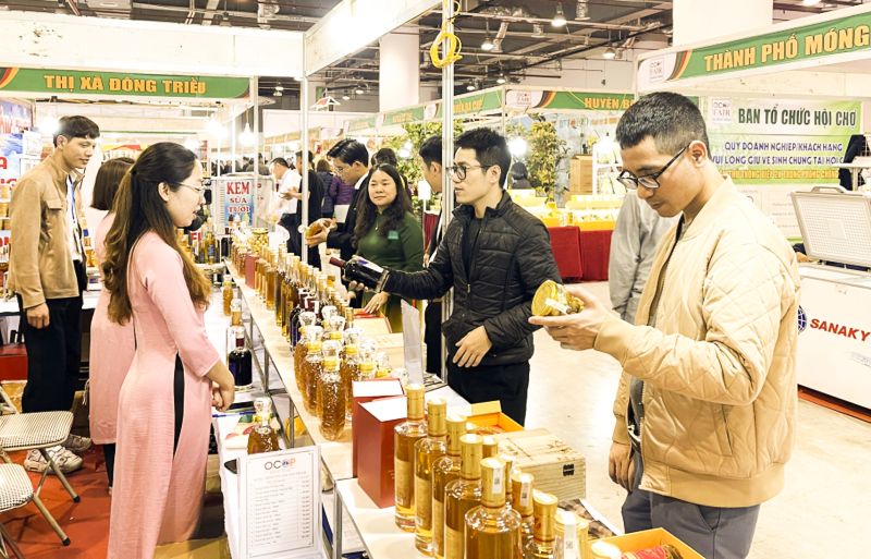 Để chuẩn bị cho mùa mua sắm Tết Nguyên đán Giáp Thìn 2024, Quảng Ninh đã triển khai thực hiện các giải pháp trọng tâm đảm bảo cân đối cung cầu, bình ổn thị trường trên địa bàn tỉnh trước, trong và sau Tết.