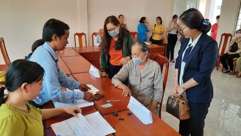 TP. Hồ Chí Minh đẩy mạnh việc chi trả an sinh xã hội không dùng tiền mặt