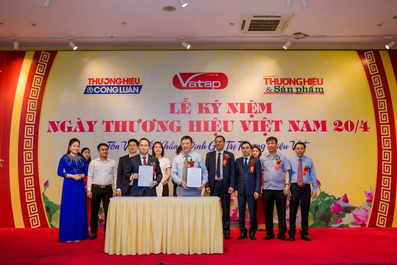 2/ Lãnh đạo Hiệp hội VATAP và lãnh đạo Hiệp hội Thang máy Việt Nam ký kết thỏa thuận hợp tác