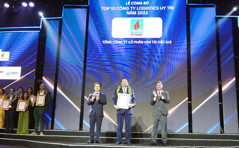 PVTrans nhận tôn vinh Top 10 Công ty Logistics uy tín năm 2023.