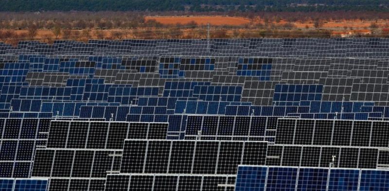 Giá tấm pin mặt trời giảm mạnh có thể buộc một trong những nhà máy sản xuất lớn nhất Châu Âu phải đóng cửa