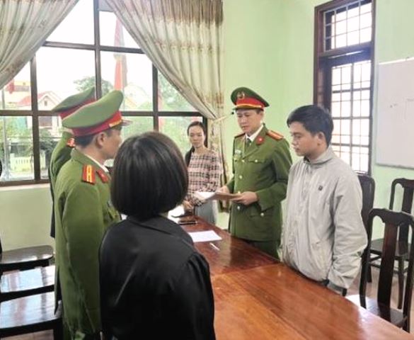 Cơ quan chức năng thực hiện lệnh bắt tạm giam đối với Đào Xuân Hùng về tội “thiếu trách nhiệm gây hậu quả nghiêm trọng”