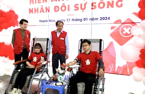 Lễ hội Xuân hồng năm 2024, đã thu hút hàng trăm tình nguyện viên là cán bộ, công chức, viên chức, lực lượng vũ trang, đoàn viên, thanh niên, sinh viên, người lao động... trên địa bàn tỉnh tham gia hiến máu