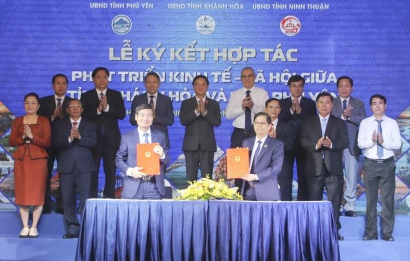 Lãnh đạo tỉnh Khánh Hòa và Phú Yên ký kết hợp tác hợp tác phát triển kinh tế - xã hội giai đoạn 2024 - 2025, định hướng đến năm 2030.