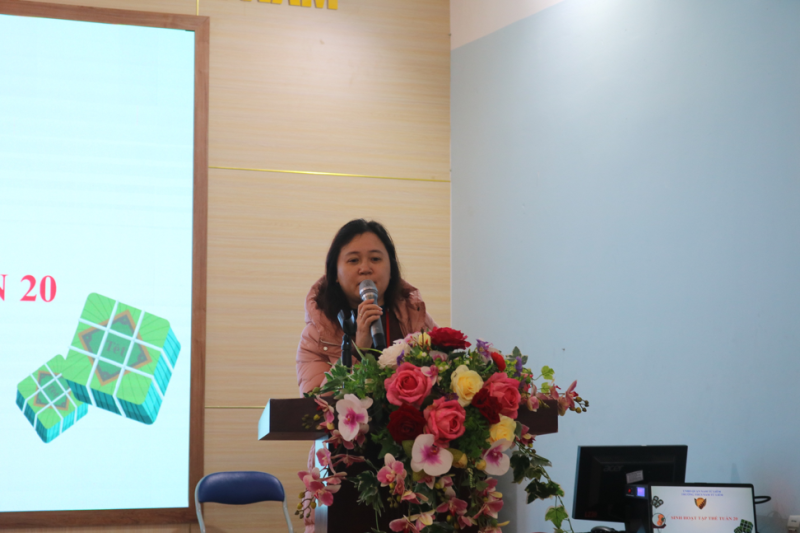 Bà Trương Thị Phương - Phó hiệu trưởng trường THCS Nam Từ Liêm phát biểu tại Ngày hội nha khoa.