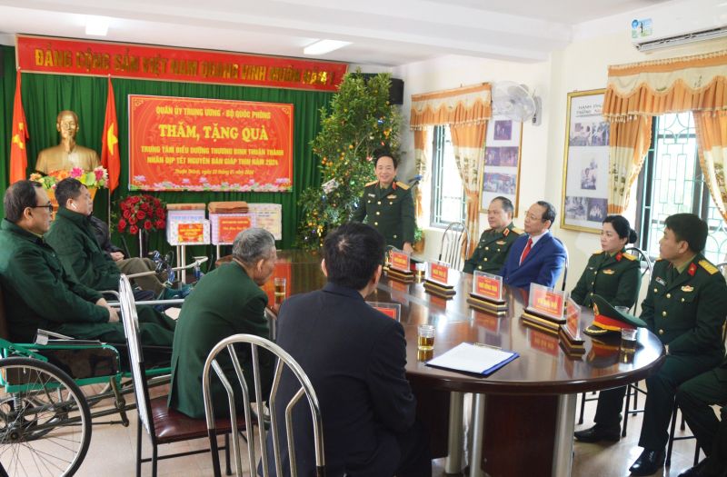Thượng tướng Trịnh Văn Quyết, Ủy viên Ban Chấp hành Trung ương Đảng, Phó Chủ nhiệm Tổng cục Chính trị Quân đội nhân dân Việt Nam phát biểu tại buổi lễ.