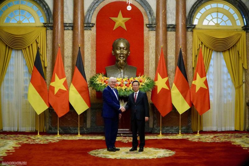 Chủ tịch nước Võ Văn Thưởng và Tổng thống Đức Frank-Walter Steinmeier chụp ảnh chung. (Ảnh: Tuấn Việt)