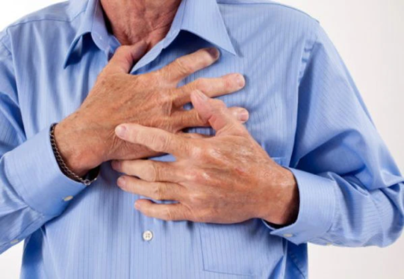 Mảng xơ vữa ở động mạch đến tim gây các cơn đau thắt ngực