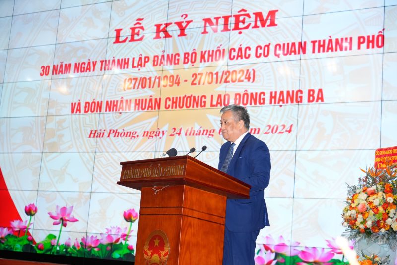 Đồng chí Phạm Xuân Thanh, Bí thư Đảng ủy Khối các cơ quan thành phố đọc diễn văn tại Lễ kỷ niệm