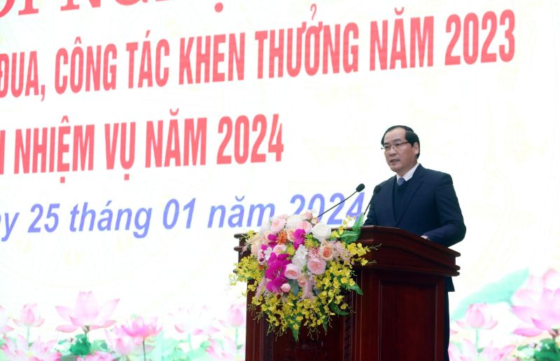 Phó Chủ tịch thường trực UBND tỉnh Lạng Sơn Dương Xuân Huyên, Phó Chủ tịch thứ nhất Hội đồng TĐKT tỉnh Lạng Sơn phát động phong trào thi đua yêu nước năm 2024