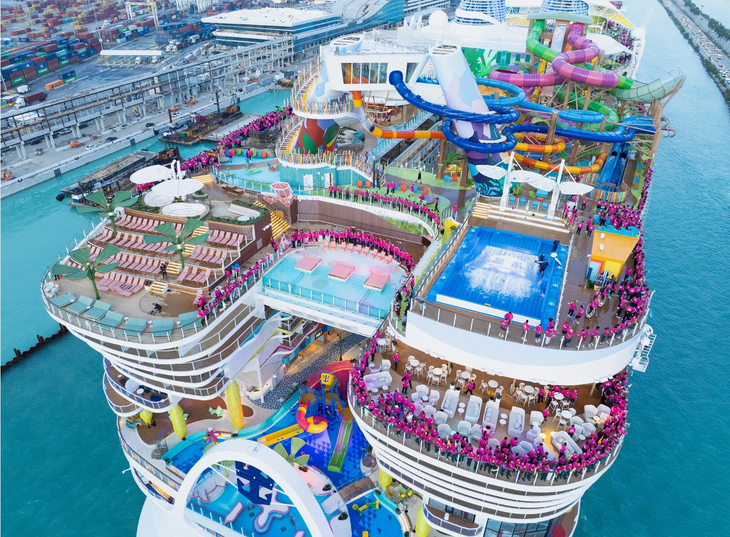 Siêu du thuyền lớn nhất thế giới chính thức hạ thủy