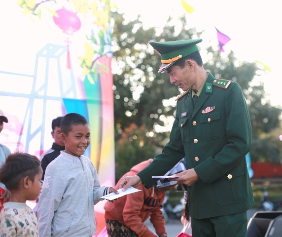 Thượng tá Phan Mạnh Trường – Bí thư Đảng ủy, Chính trị viên Đồn Biên phòng Cửa khẩu Lao Bảo