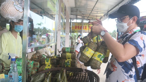 Đa dạng sản phẩm làng nghề đón Tết