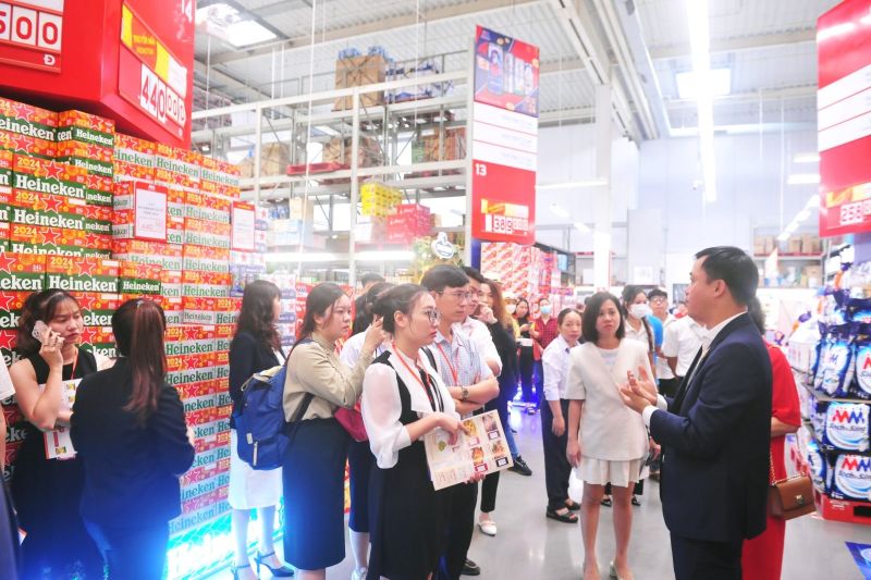 Ngày hội Khách hàng Chuyên nghiệp tại MM Bình Phú, Hồ Chí Minh thu hút hơn 1000 khách hàng doanh nghiệp đến tham khảo các giải pháp quà Tết.