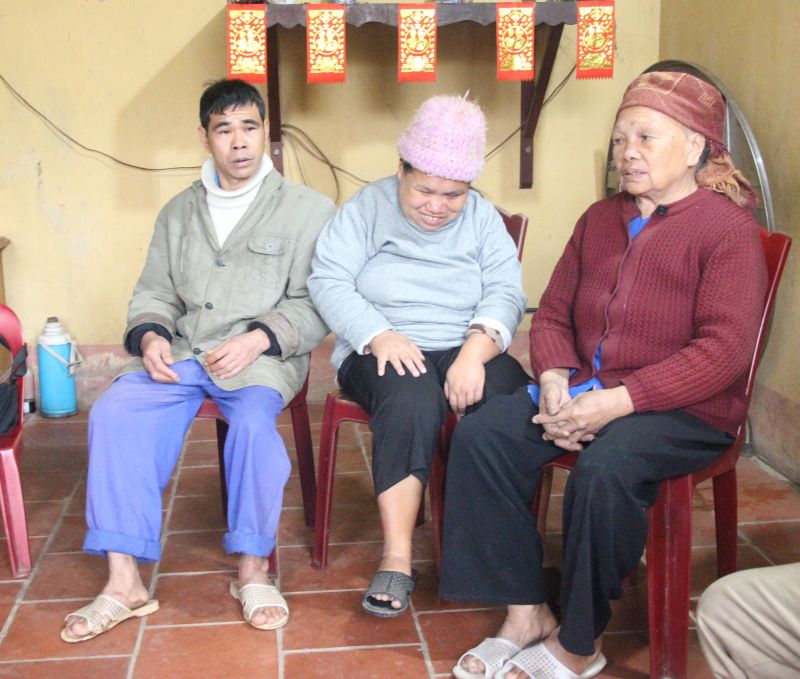Hoàn cảnh gia đình bà Chu Thị Bích đặc biệt khó khăn, bà tuổi cao, sức yếu và nuôi 2 người con là nạn nhân chất độc màu da cam, thường xuyên đau ốm, không có khả năng lao động