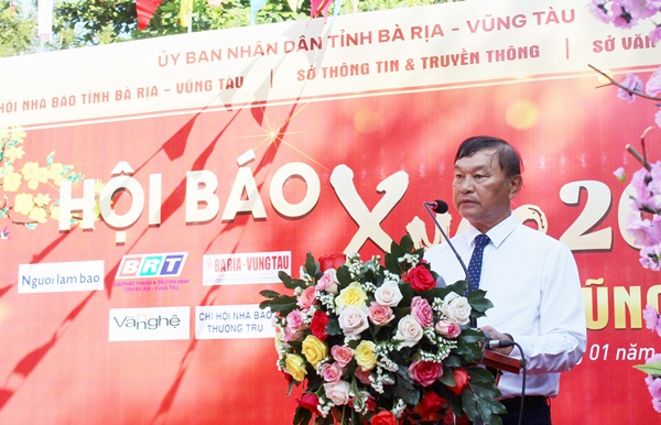 Nhà báo Phan Đức Hiền, Chủ tịch Hội Nhà báo tỉnh phát biểu khai mạc Hội Báo xuân