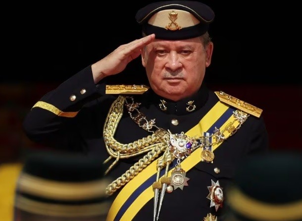 Quốc vương thứ 17 của Malaysia Ibrahim Sultan Iskandar duyệt đội danh dự tại Cung điện Hoàng gia ở Kuala Lumpur, Malaysia ngày 31/1. (Nguồn: Reuters)