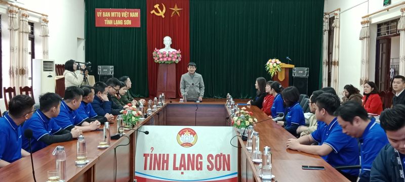 Đại diện lãnh đạo Ủy ban MTTQ Việt Nam tỉnh Lạng Sơn phát biểu tại chương trình