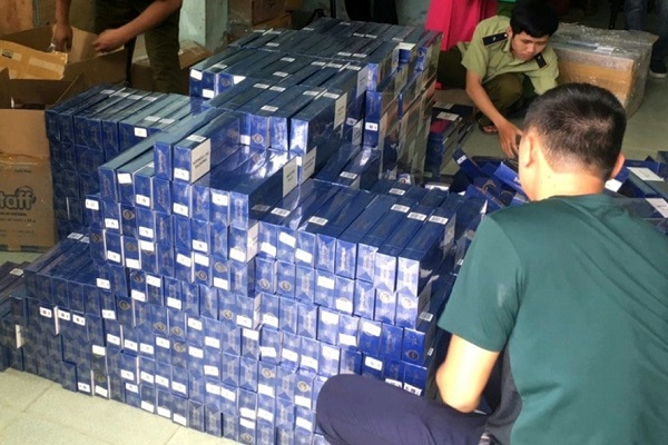 Lượng lực QLTT tỉnh Quảng Bình phát hiện, thu giữ số lượng lớn thuốc lá nhập lậu.