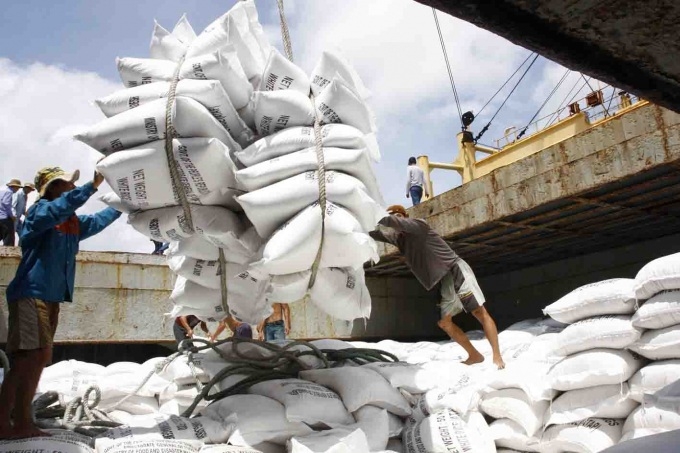 với gói thầu 500.000 tấn mà Indonesia vừa công bố nhập khẩu, các doanh nghiệp Việt Nam chiếm số lượng khoảng 2/3 sẽ là tín hiệu tích cực cho hoạt động xuất khẩu gạo ngay từ đầu năm (Ảnh minh hoạ)