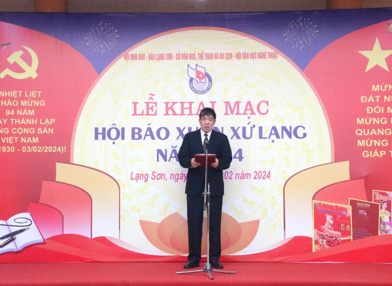 Chủ tịch Hội nhà báo tỉnh Lạng Sơn Hoàng Đình Hôm phát biểu tại buổi lễ