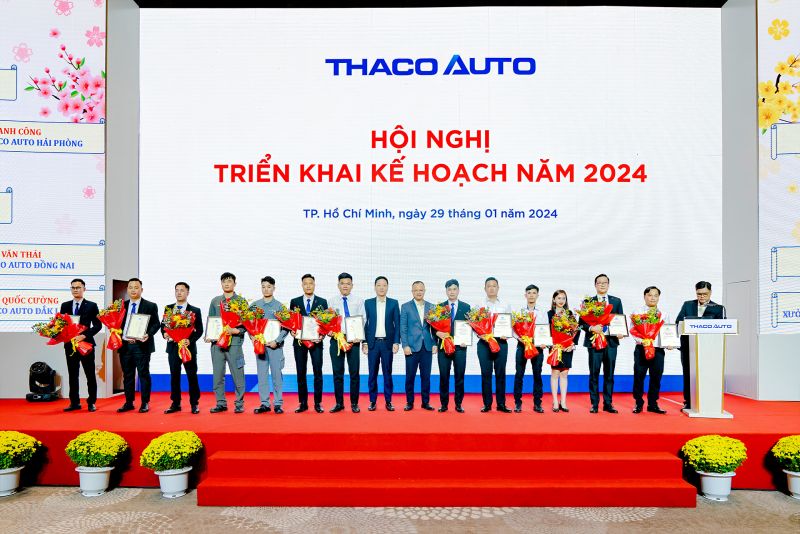 Khen thưởng tập thể, cá nhân xuất sắc năm 2023