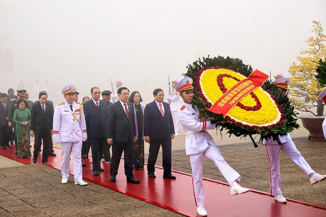 Lãnh đạo Đảng, Nhà nước vào Lăng viếng Chủ tịch Hồ Chí Minh nhân ngày thành lập Đảng