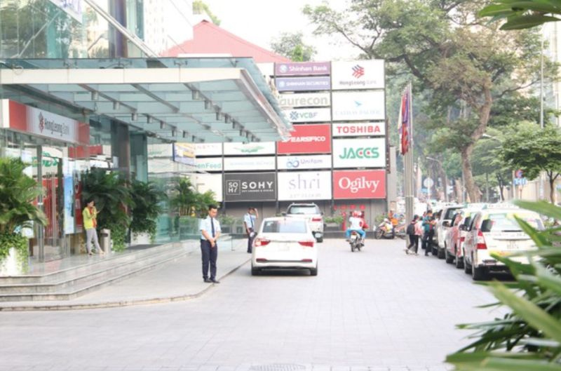 Giá thuê văn phòng “hạ cánh mềm”